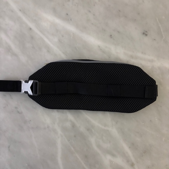 Nike Challenger Waist Bag NEW - Picture 2 of 3